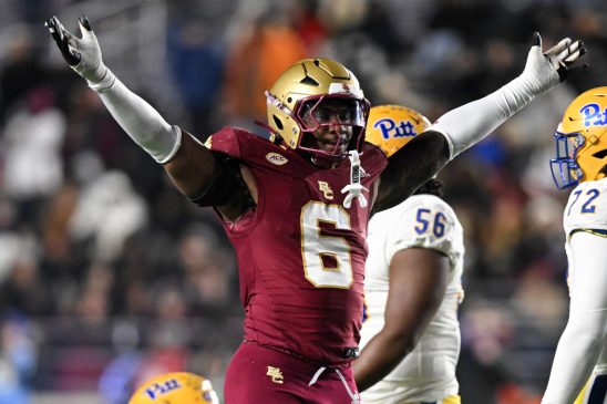 Donovan Ezeiruaku en los Tampa Bay Buccaneers