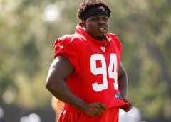 Buccaneers ejercen la opción de quinto año sobre Calijah Kancey