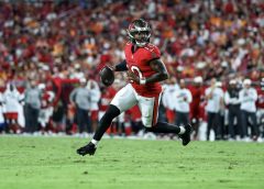 Jalon Daniels vuelve a liderar la remontada: los Buccaneers derrotan 16-15 a los Chiefs